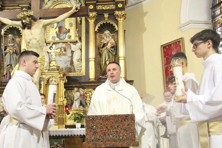 Mystków. Błogosławieństwo nowych lektorów dekanatu Nowy Sącz-Wschód