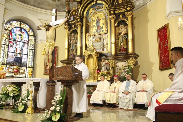 Mystków. Błogosławieństwo nowych lektorów dekanatu Nowy Sącz-Wschód