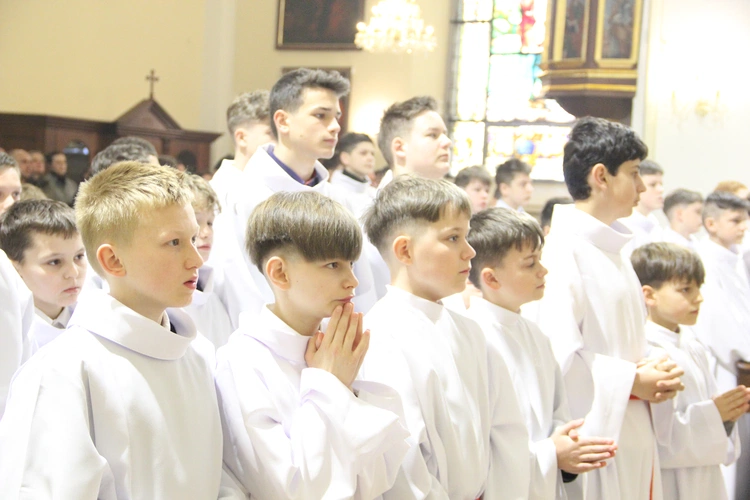 Mystków. Błogosławieństwo nowych lektorów dekanatu Nowy Sącz-Wschód
