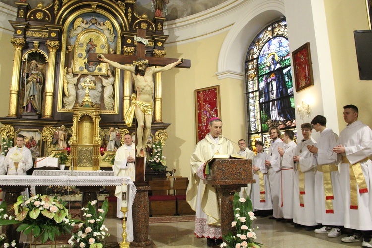 Mystków. Błogosławieństwo nowych lektorów dekanatu Nowy Sącz-Wschód