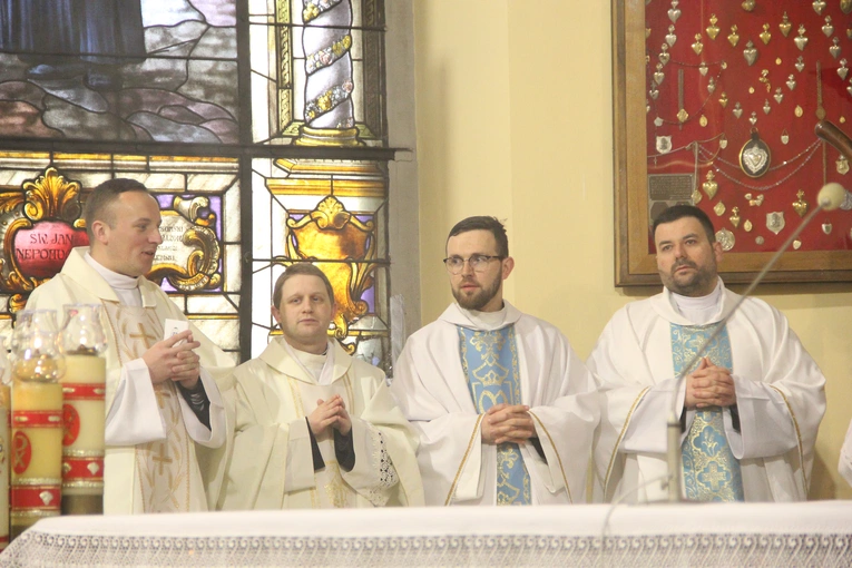 Mystków. Błogosławieństwo nowych lektorów dekanatu Nowy Sącz-Wschód