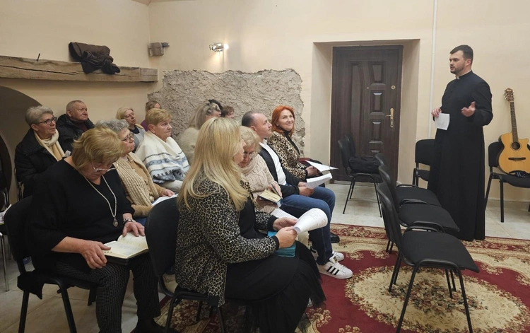 Spotkania prowadził opiekun wspólnoty ks. Karol Kostecki.