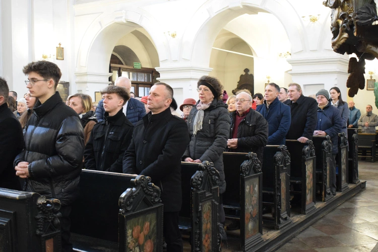 Posługi w drodze ku kapłaństwu