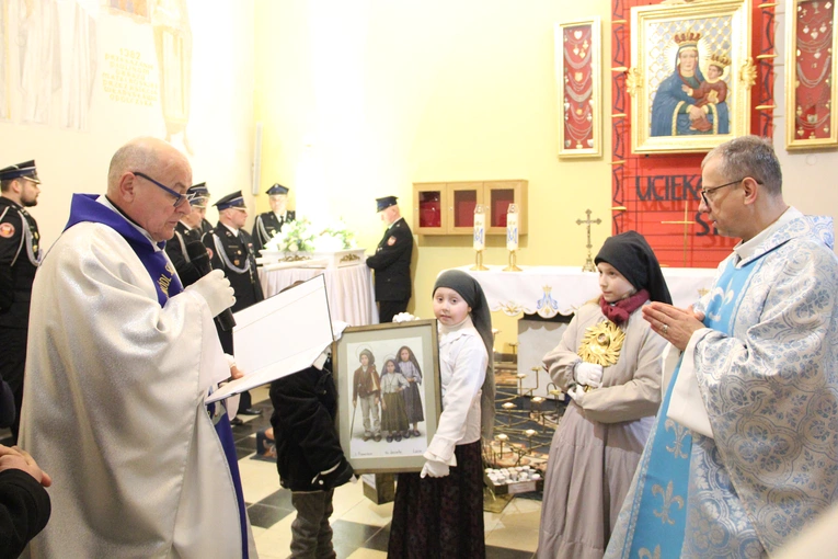 Jak Maryi spieszyło się do Smęgorzowa, tak i dzieciom fatimskim do Niej