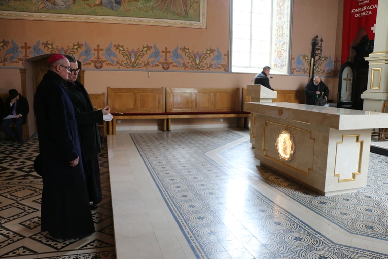 Mława. Konsekrecja ołtarza w parafii pw. św. Stanisława BM - cz. I