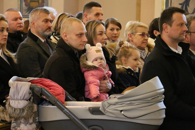 Mława. Konsekrecja ołtarza w parafii pw. św. Stanisława BM - cz. I