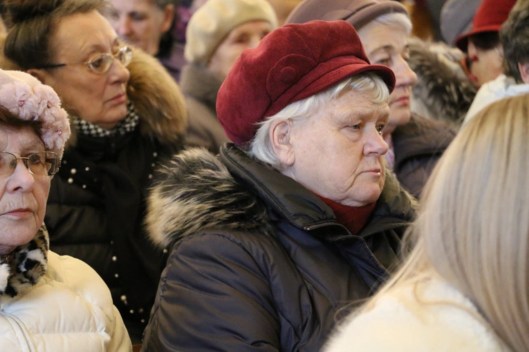 Mława. Konsekrecja ołtarza w parafii pw. św. Stanisława BM - cz. I