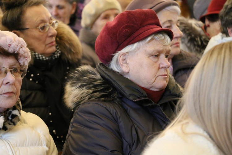 Mława. Konsekrecja ołtarza w parafii pw. św. Stanisława BM - cz. I