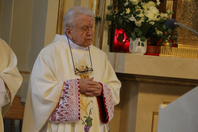 Mława. Konsekrecja ołtarza w parafii pw. św. Stanisława BM - cz. I