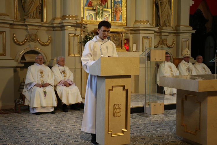 Mława. Konsekrecja ołtarza w parafii pw. św. Stanisława BM - cz. I