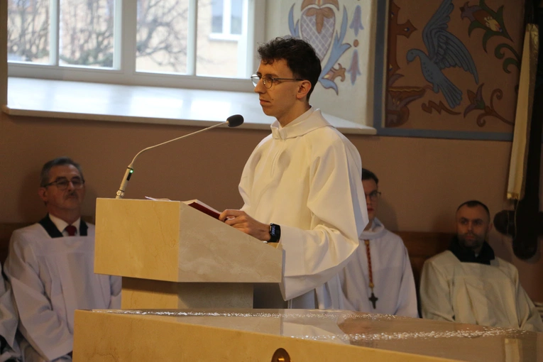 Mława. Konsekrecja ołtarza w parafii pw. św. Stanisława BM - cz. I