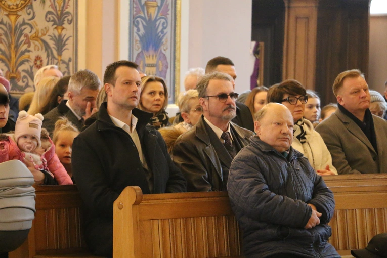 Mława. Konsekrecja ołtarza w parafii pw. św. Stanisława BM - cz. I