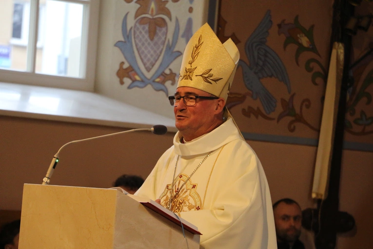 Mława. Konsekrecja ołtarza w parafii pw. św. Stanisława BM - cz. I