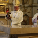 Mława. Konsekrecja ołtarza w parafii pw. św. Stanisława BM - cz. I