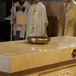 Mława. Konsekrecja ołtarza w parafii pw. św. Stanisława BM - cz. I