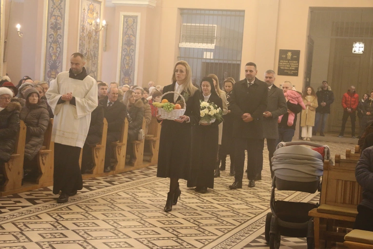 Mława. Konsekrecja ołtarza w parafii pw. św. Stanisława BM - cz. II
