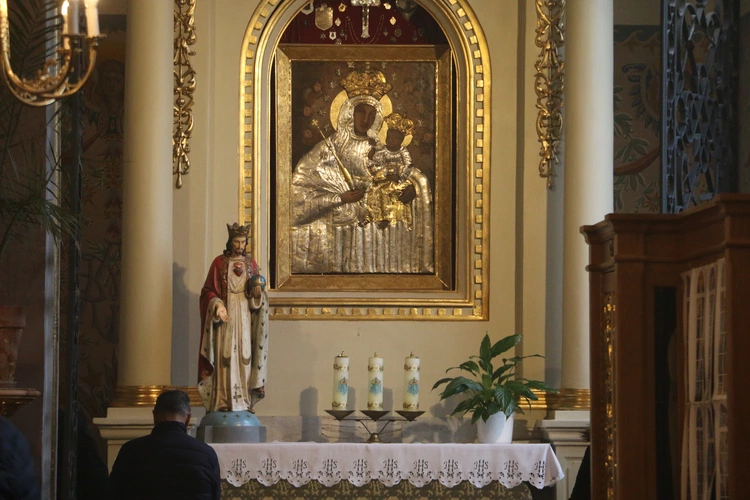 Mława. Konsekrecja ołtarza w parafii pw. św. Stanisława BM - cz. II