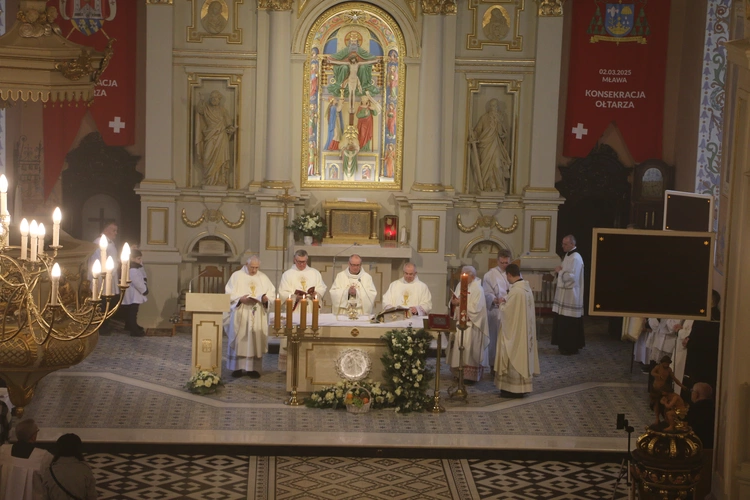Mława. Konsekrecja ołtarza w parafii pw. św. Stanisława BM - cz. II
