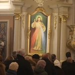 Mława. Konsekrecja ołtarza w parafii pw. św. Stanisława BM - cz. II