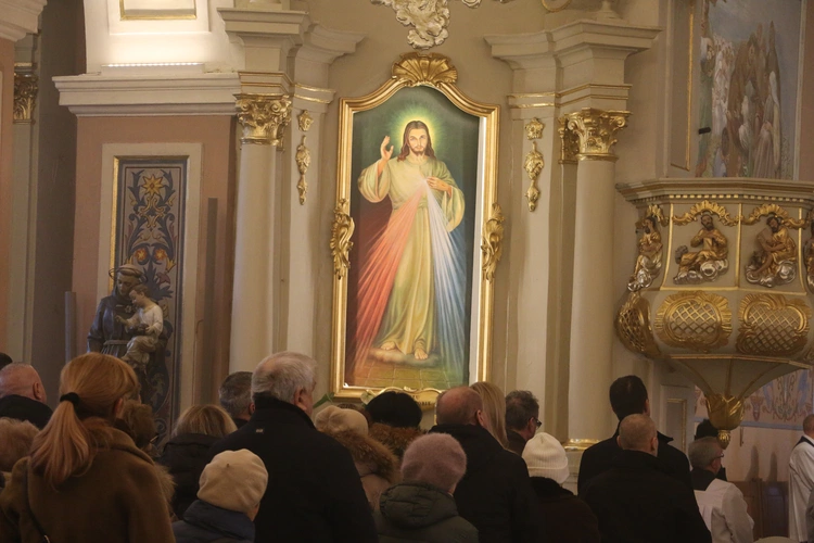 Mława. Konsekrecja ołtarza w parafii pw. św. Stanisława BM - cz. II