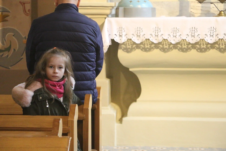 Mława. Konsekrecja ołtarza w parafii pw. św. Stanisława BM - cz. II