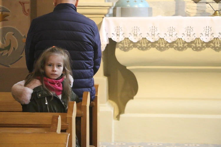 Mława. Konsekrecja ołtarza w parafii pw. św. Stanisława BM - cz. II
