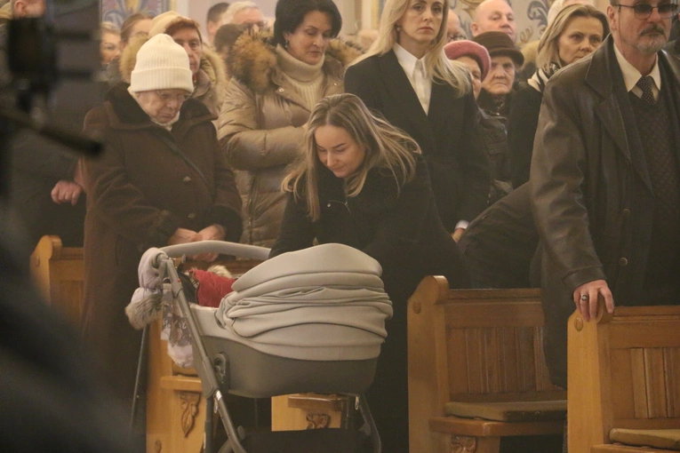 Mława. Konsekrecja ołtarza w parafii pw. św. Stanisława BM - cz. II