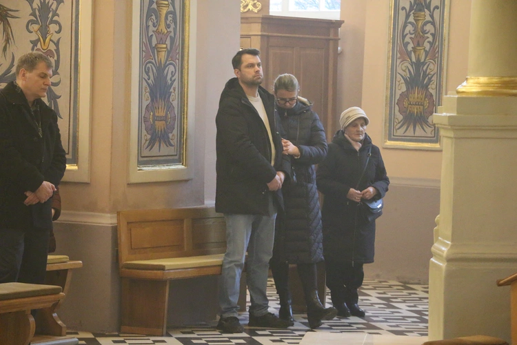 Mława. Konsekrecja ołtarza w parafii pw. św. Stanisława BM - cz. II