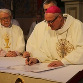 Mława. Konsekrecja ołtarza w parafii pw. św. Stanisława BM - cz. II
