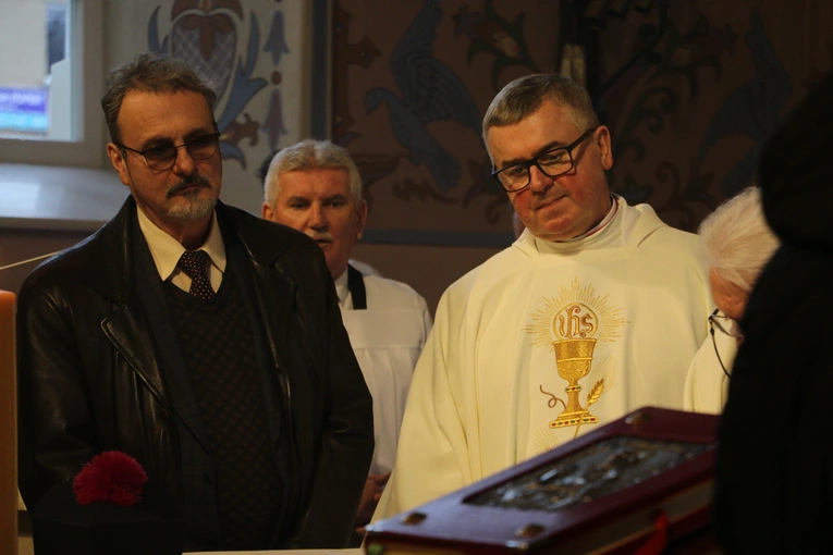 Mława. Konsekrecja ołtarza w parafii pw. św. Stanisława BM - cz. II