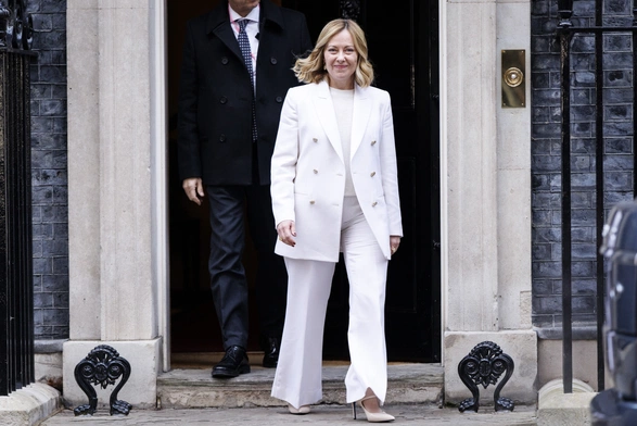 Premier Włoch Meloni będzie łączniczką między Europą a USA?