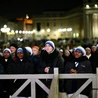 Po ostrej niewydolności oddechowej papież spał całą noc