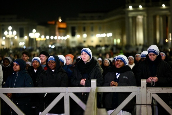 Po ostrej niewydolności oddechowej papież spał całą noc