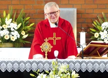 	Ojciec Kazimierz Malinowski, dyrektor harmęskiego centrum, będzie gospodarzem marcowej sesji.