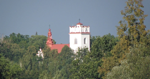 Kościół parafialny w Białowieży miał być wotum za odzyskanie przez Polskę niepodległości. 