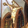 	Krzyż nad prezbiterium gliwickiej katedry. 