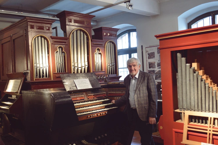 	Na ekspozycji prof. Julian Gembalski zgromadził blisko 500 eksponatów.