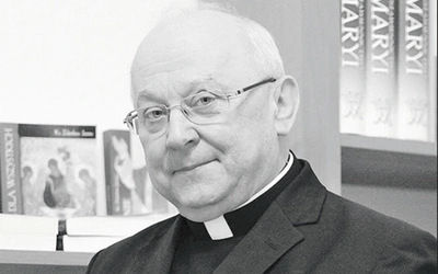 Duchowny odszedł w 74. roku życia i 49. roku swojej kapłańskiej posługi.