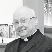 Duchowny odszedł w 74. roku życia i 49. roku swojej kapłańskiej posługi.