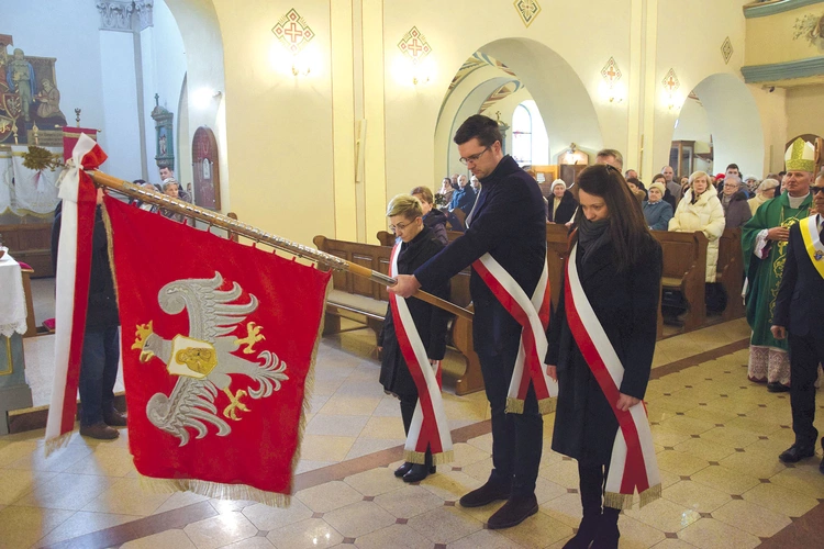W tym kościele pochowany jest Jan Kochanowski.