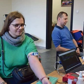 Krwiodawcy w Domu Parafialnym McGivneya.