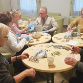 Wolontariusze przy pracy. 