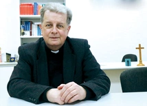 Ks. Stanisław Garnczarski przypomina, że liturgia jest fundamentem życia Kościoła.