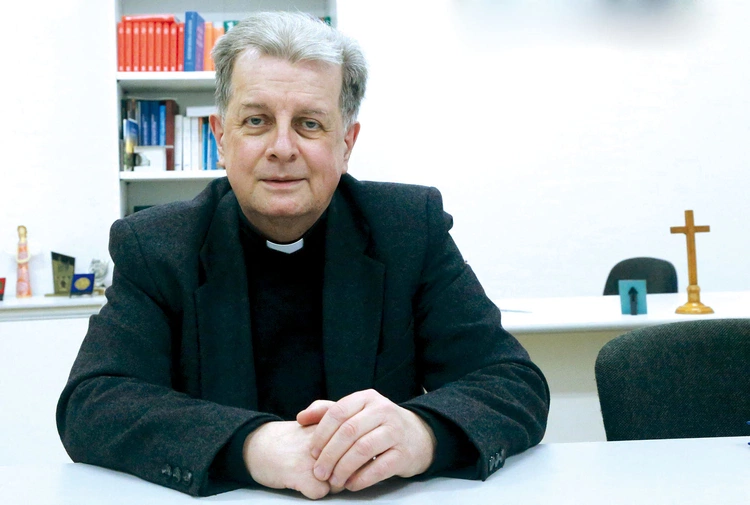 Ks. Stanisław Garnczarski przypomina, że liturgia jest fundamentem życia Kościoła.