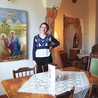 Ewa Szozda pokazuje miejsce seansów.