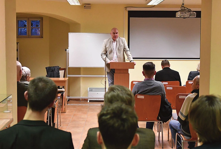 Spotkania organizowane przez IPN przybliżają najnowsze dzieje.