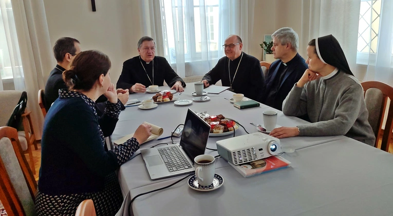 Abp Kupny: Nie chcemy zakończyć synodu postawieniem kolejnego dokumentu na półce