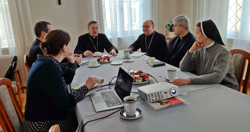 Abp Kupny: Nie chcemy zakończyć synodu postawieniem kolejnego dokumentu na półce