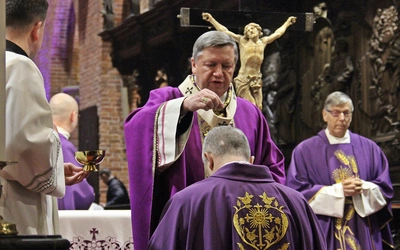Abp Kupny: Posypując głowy popiołem, uznajemy naszą grzeszność, z nadzieją oczekując zmiłowania i przebaczenia