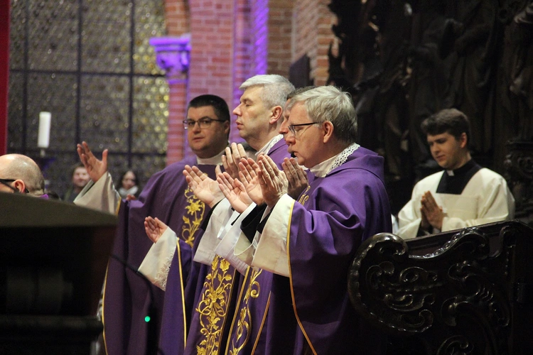 Środa Popielcowa 2025 w archikatedrze wrocławskiej